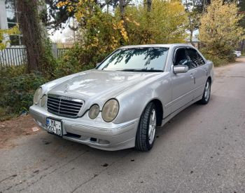 Mercedes-benz E 210