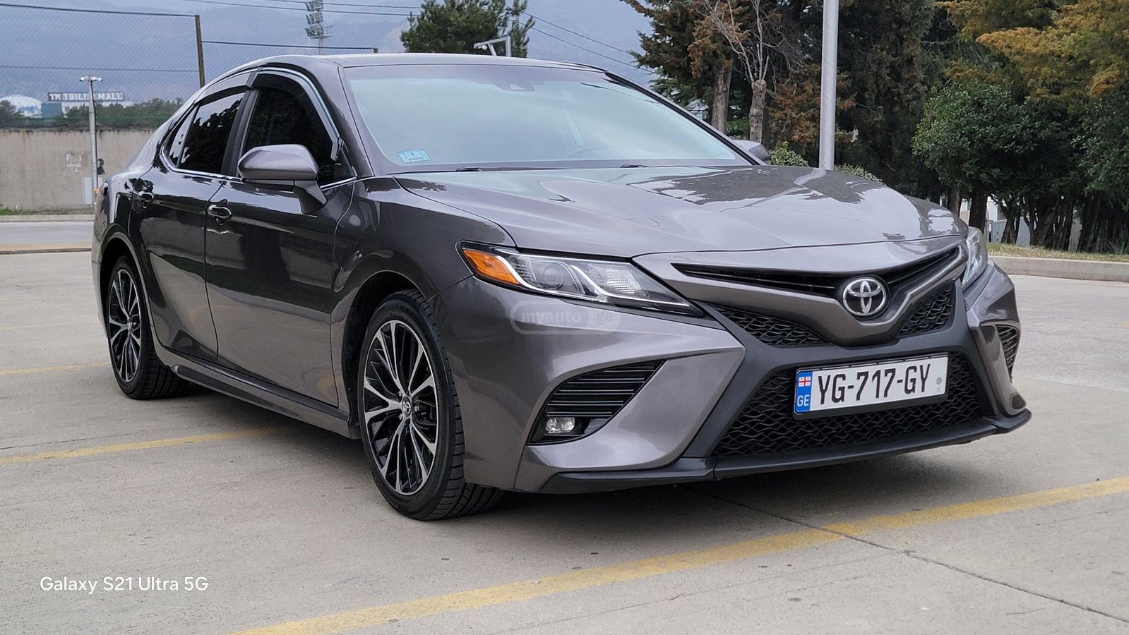 Toyota Camry - фото 1