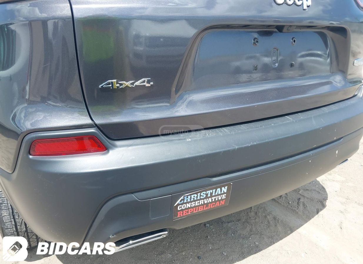 Jeep Cherokee - фото 6