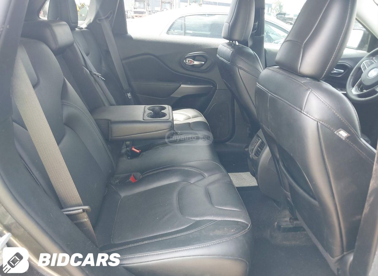 Jeep Cherokee - фото 7