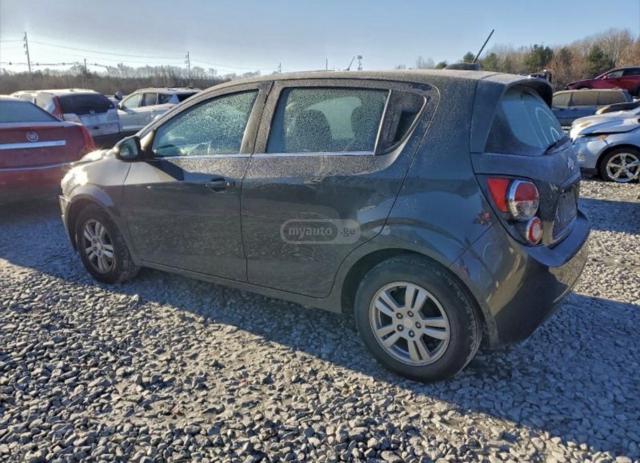 Chevrolet Sonic - фото 2