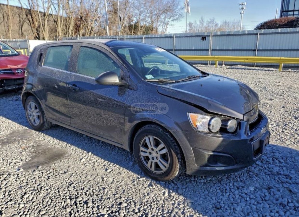 Chevrolet Sonic - фото 6