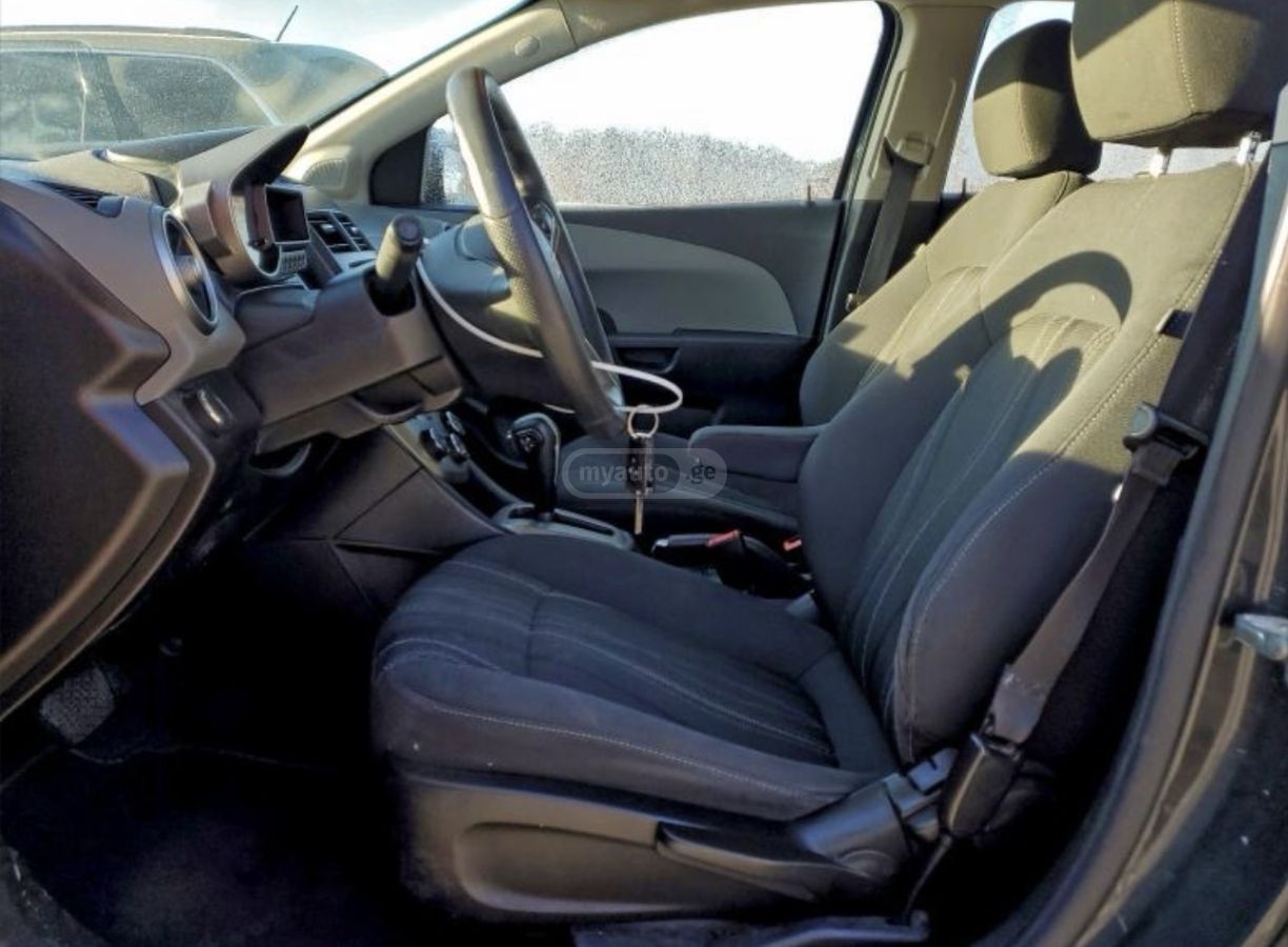 Chevrolet Sonic - фото 7