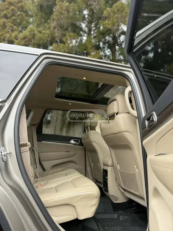 نمای دیگر Jeep Limited 4dr 4x4 Automatic 2016