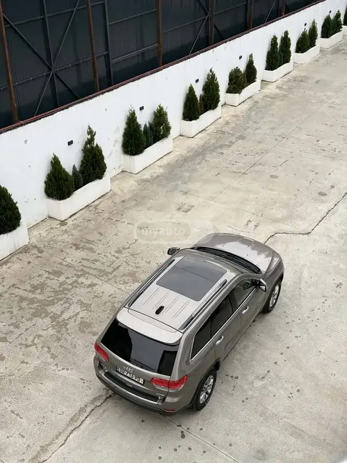 نمای دیگر Jeep Limited 4dr 4x4 Automatic 2016