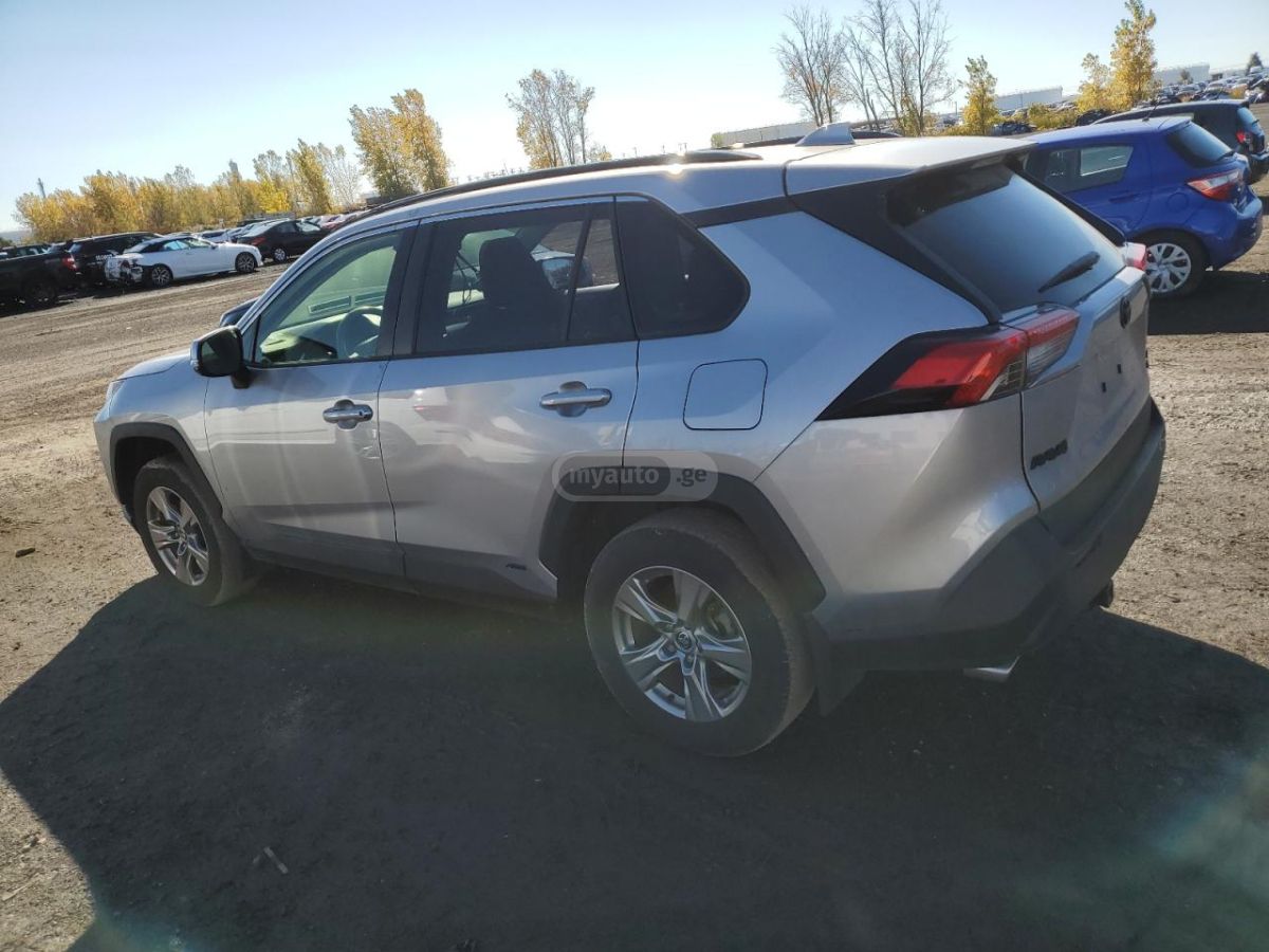 Toyota RAV 4 - фото 2