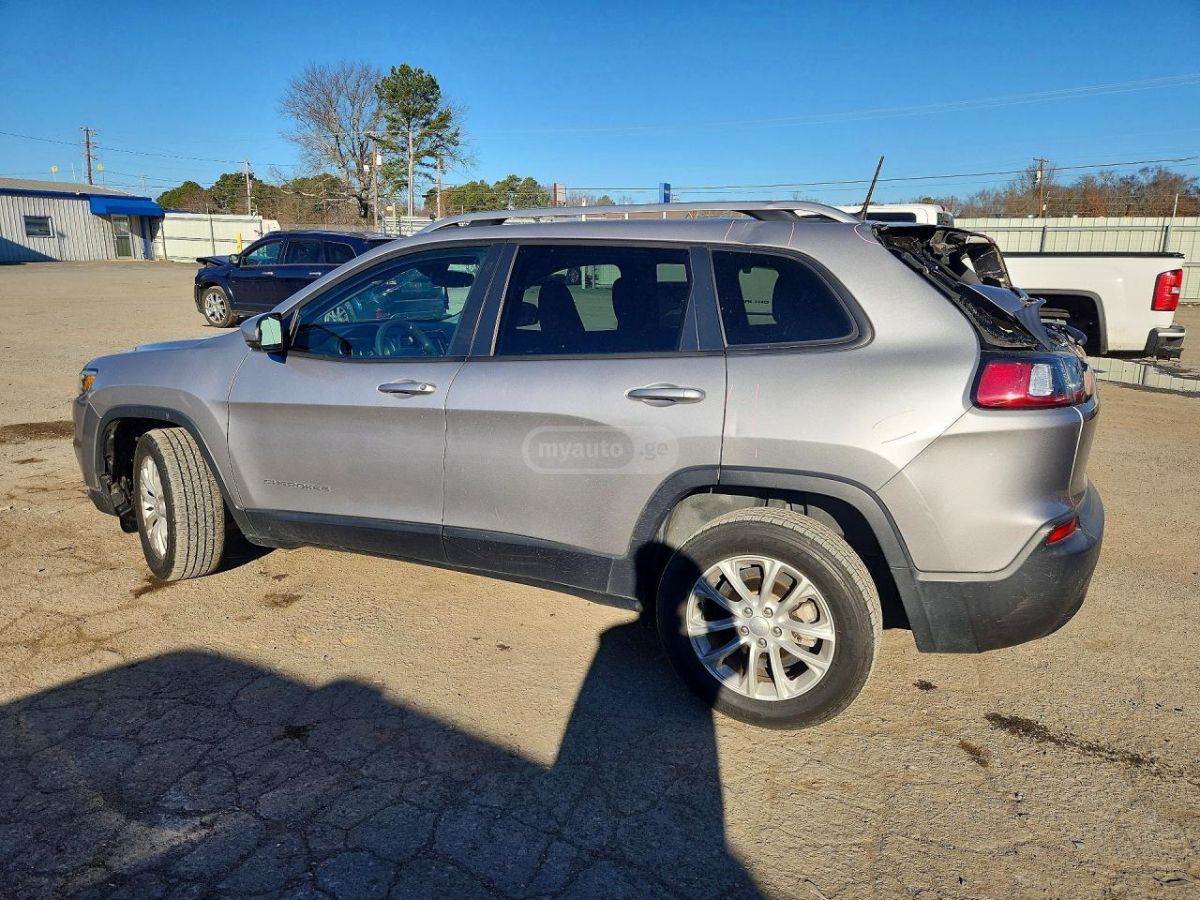 Jeep Cherokee - фото 2