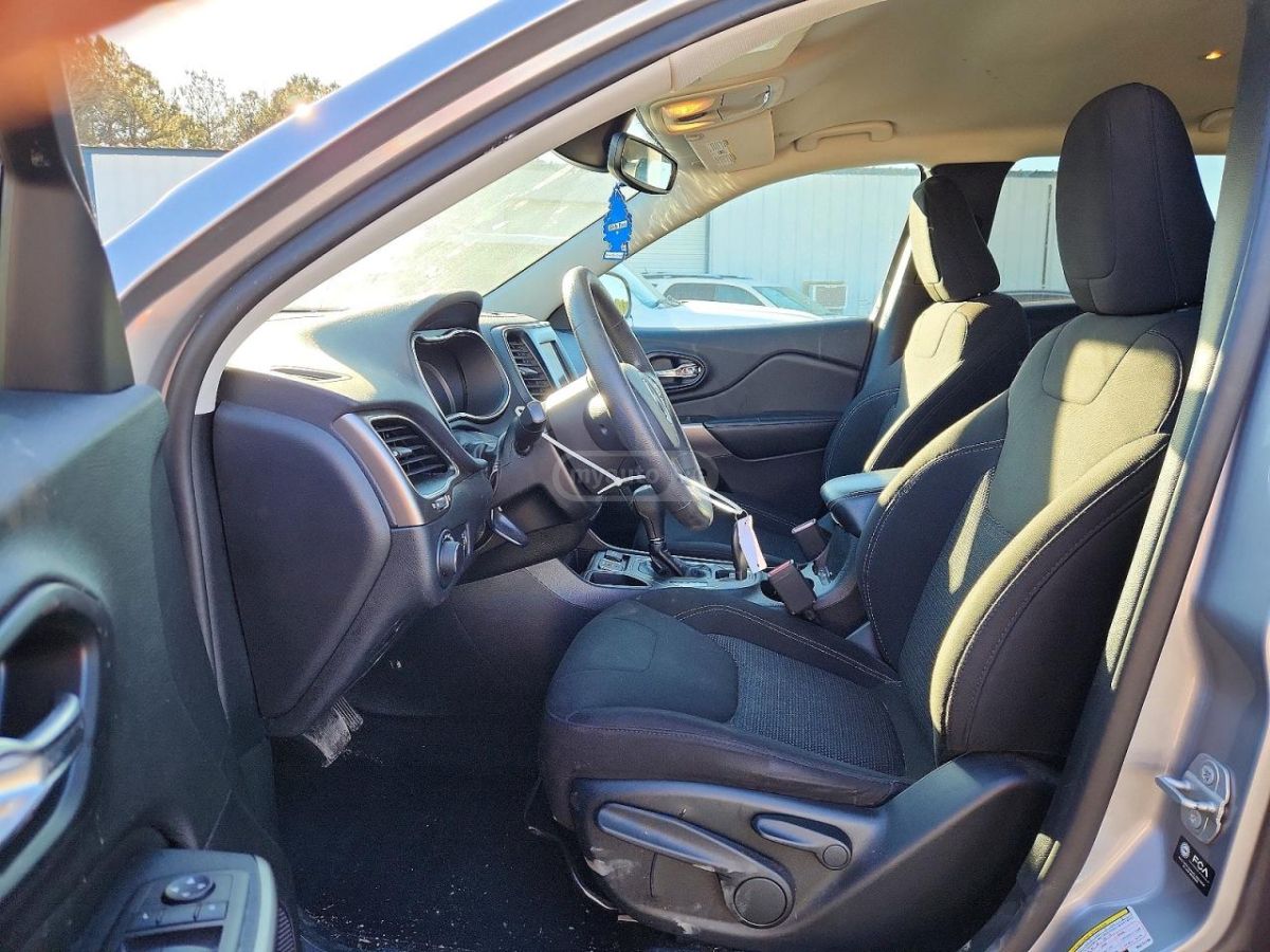 Jeep Cherokee - фото 7