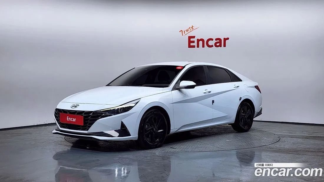 Hyundai Elantra - фото 1