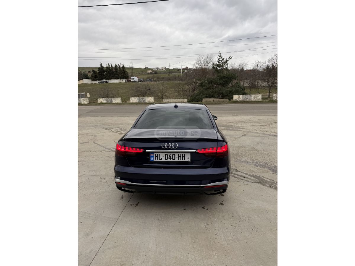 Audi A4 - фото 10