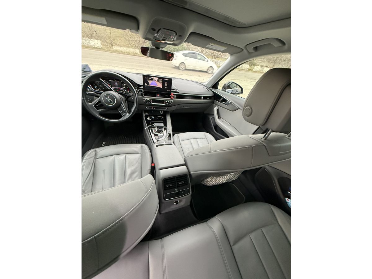 Audi A4 - фото 12