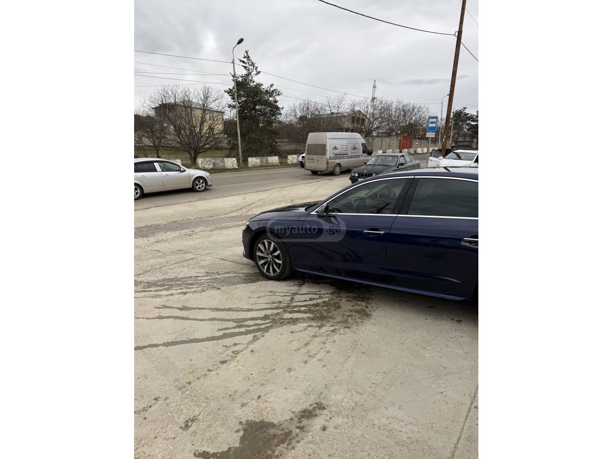 Audi A4 - фото 7