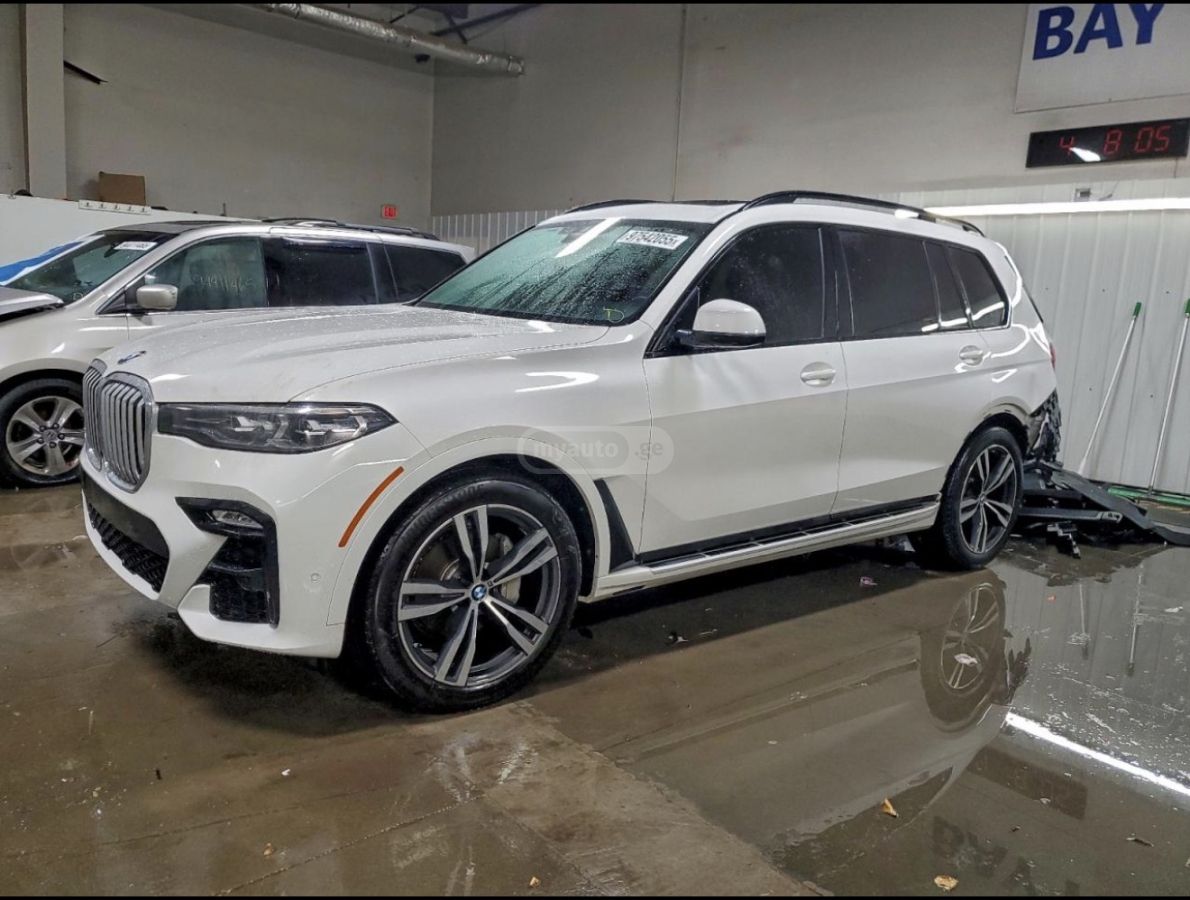 BMW xDrive40i 4dr All-Wheel Drive — миниатюра 1