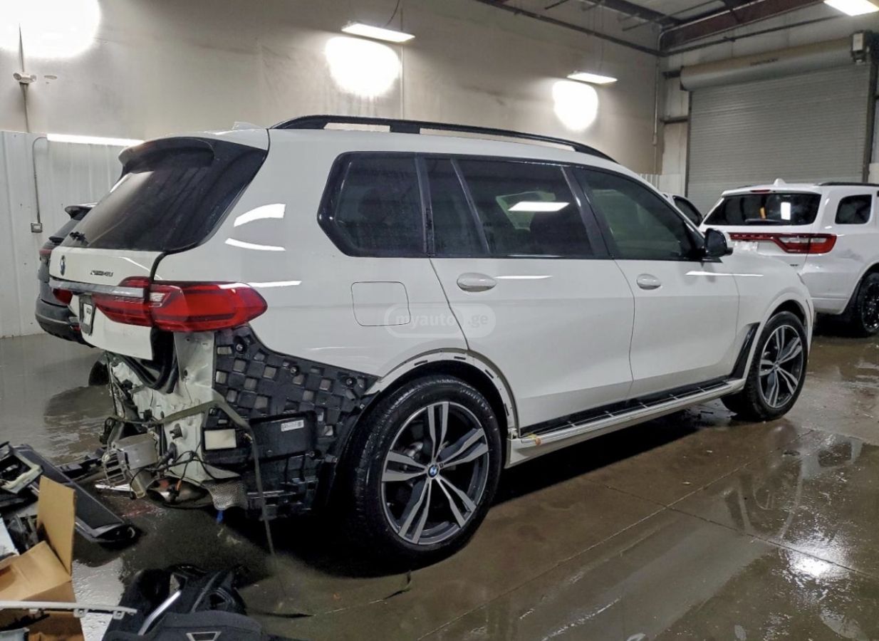 BMW xDrive40i 4dr All-Wheel Drive — миниатюра 3