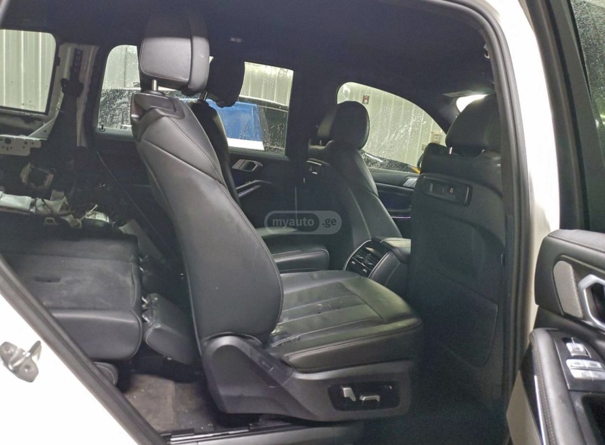 BMW xDrive40i 4dr All-Wheel Drive — миниатюра 9