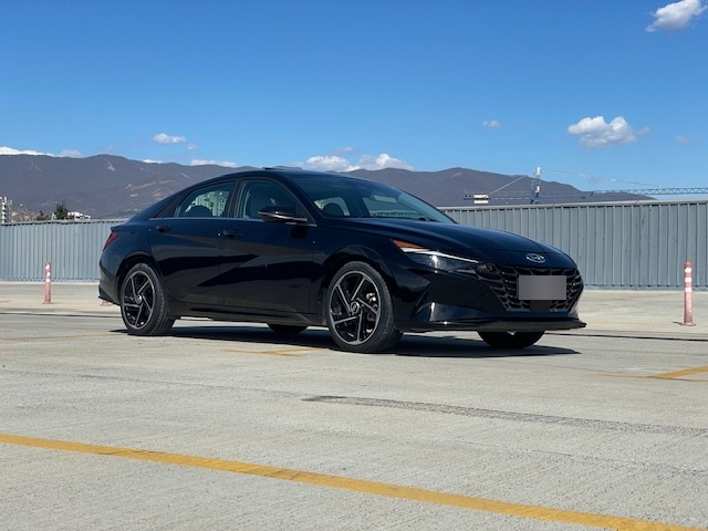 Hyundai Elantra - фото 1