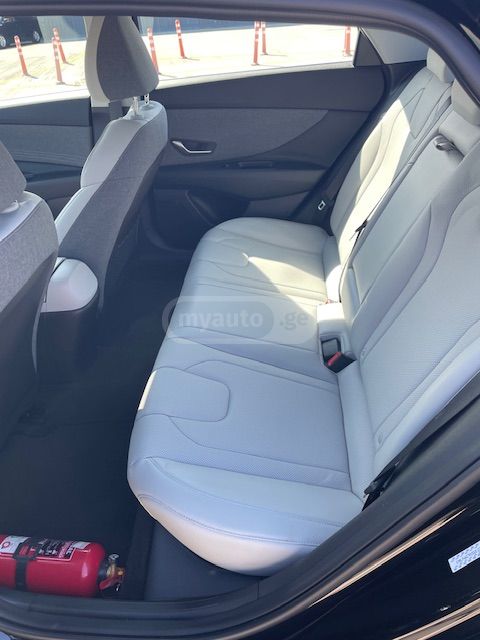 Hyundai Elantra - фото 8