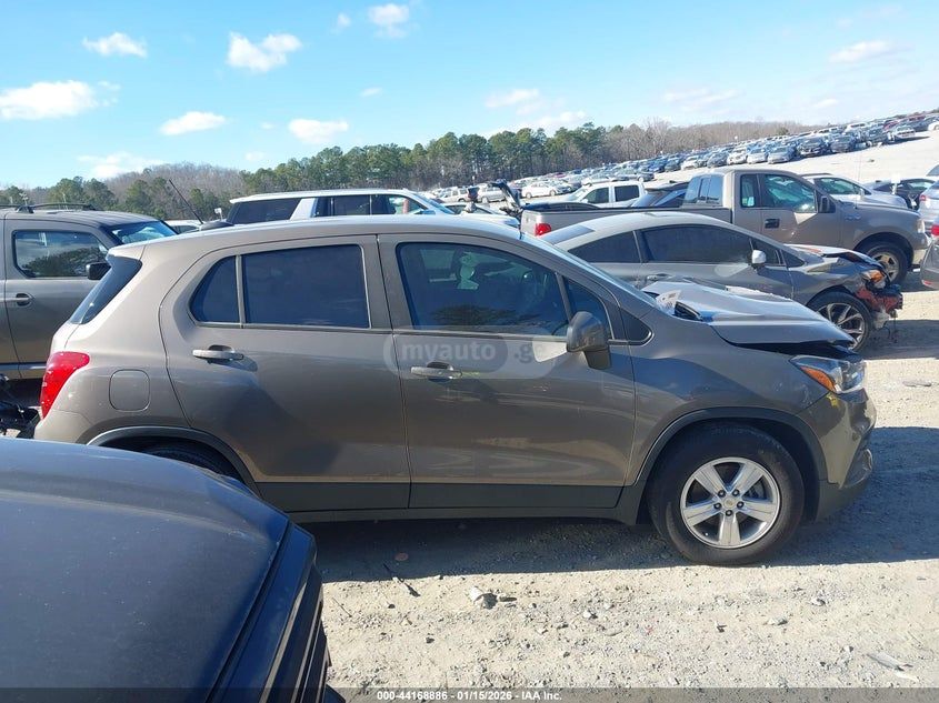 Chevrolet Trax - фото 1
