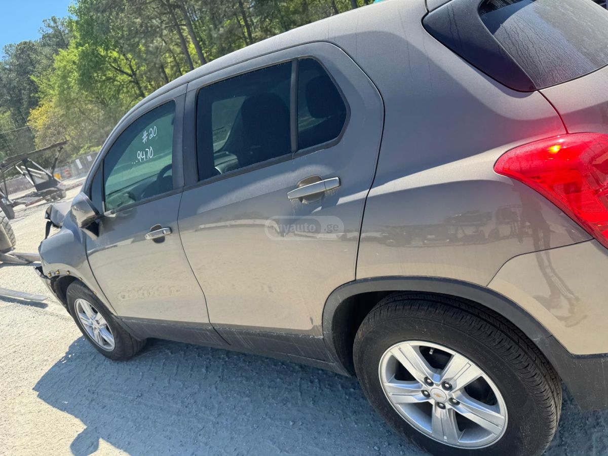 Chevrolet Trax - фото 3