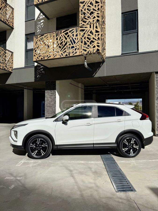 Mitsubishi ПРОХОДНОЙ 03/22 — миниатюра 2