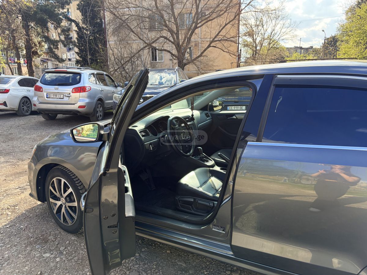 Volkswagen Jetta - фото 3