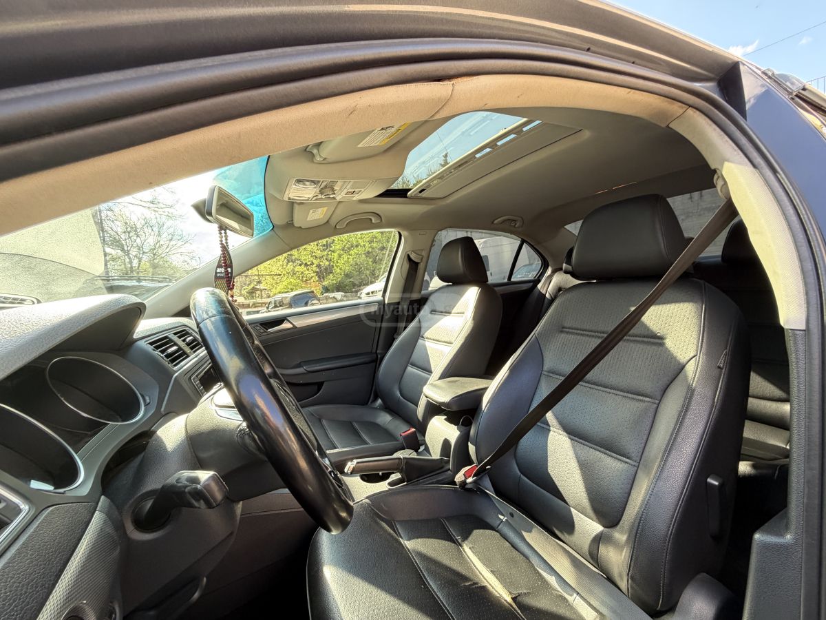 Volkswagen Jetta - фото 4