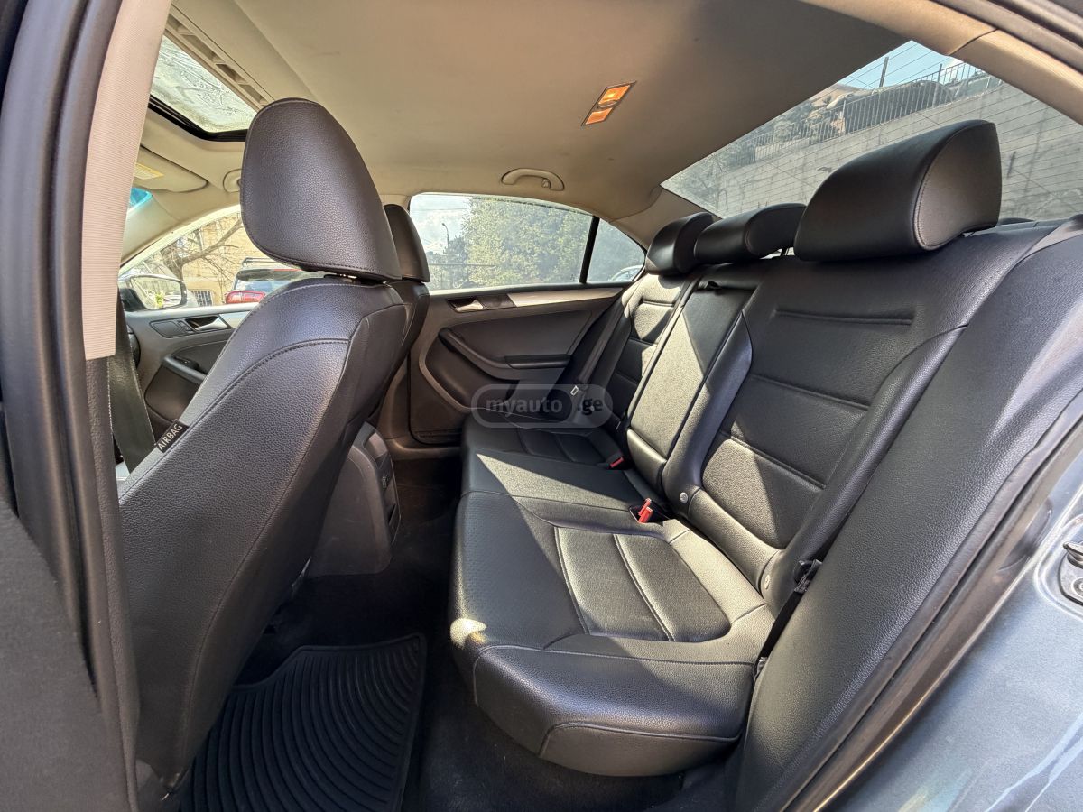 Volkswagen Jetta - фото 5