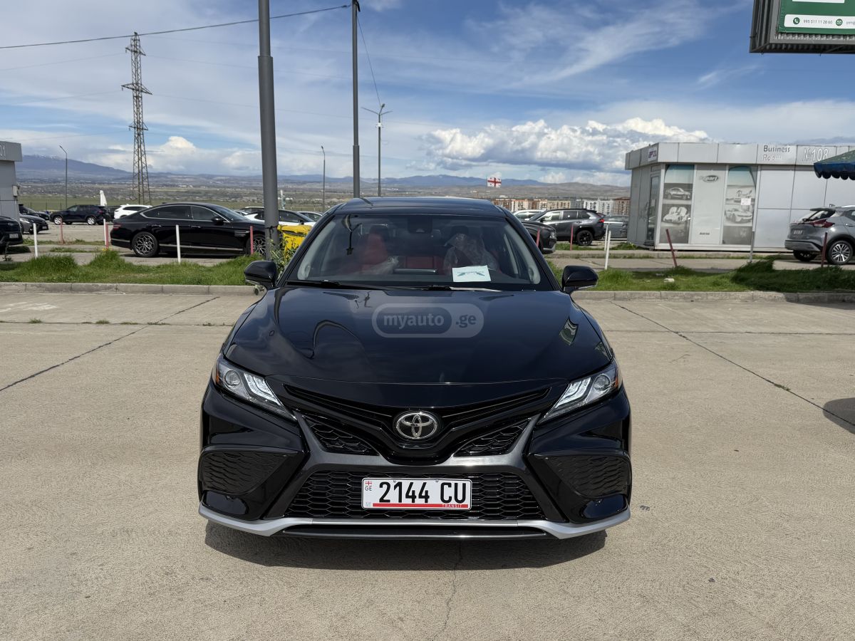 Toyota Camry - фото 2