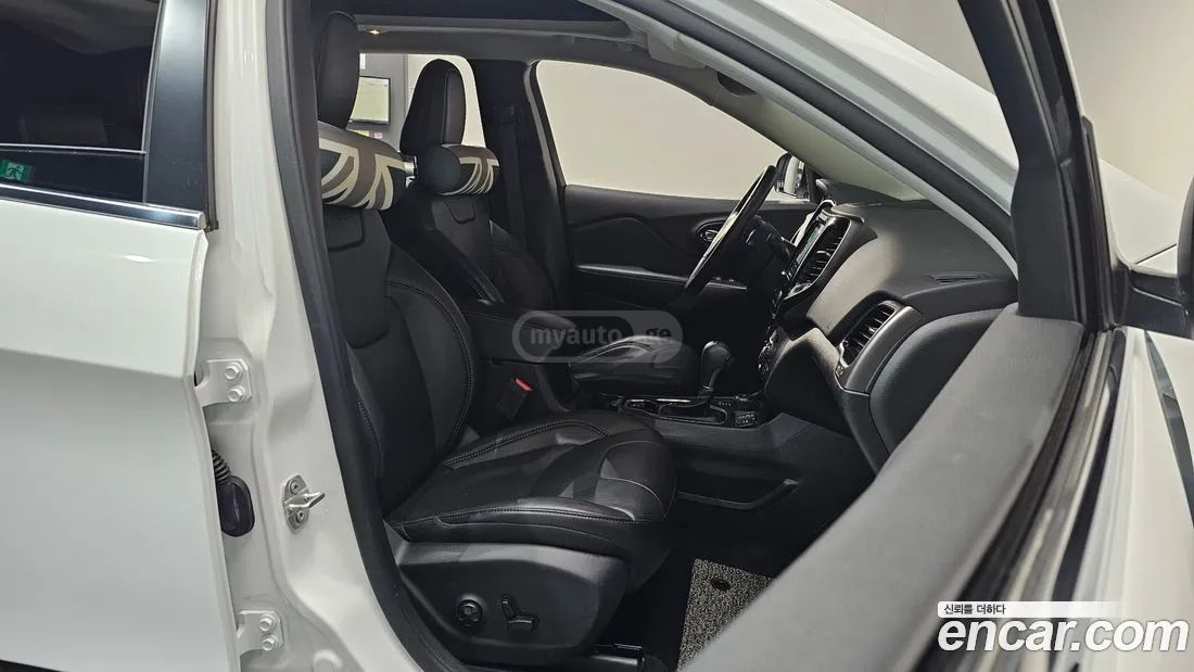 Jeep Cherokee - фото 10