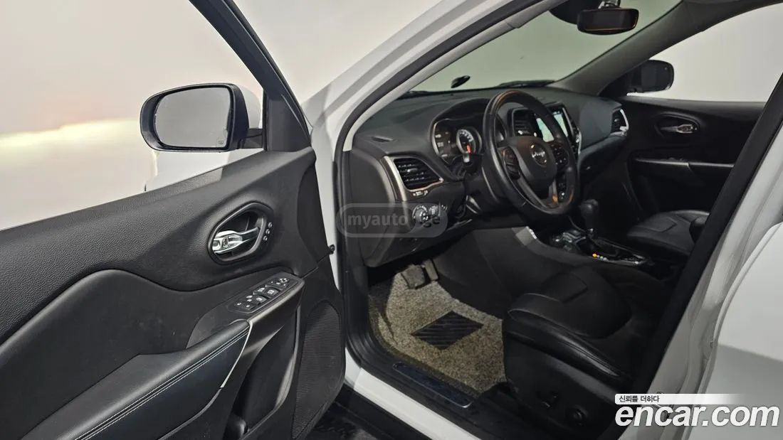 Jeep Cherokee - фото 11