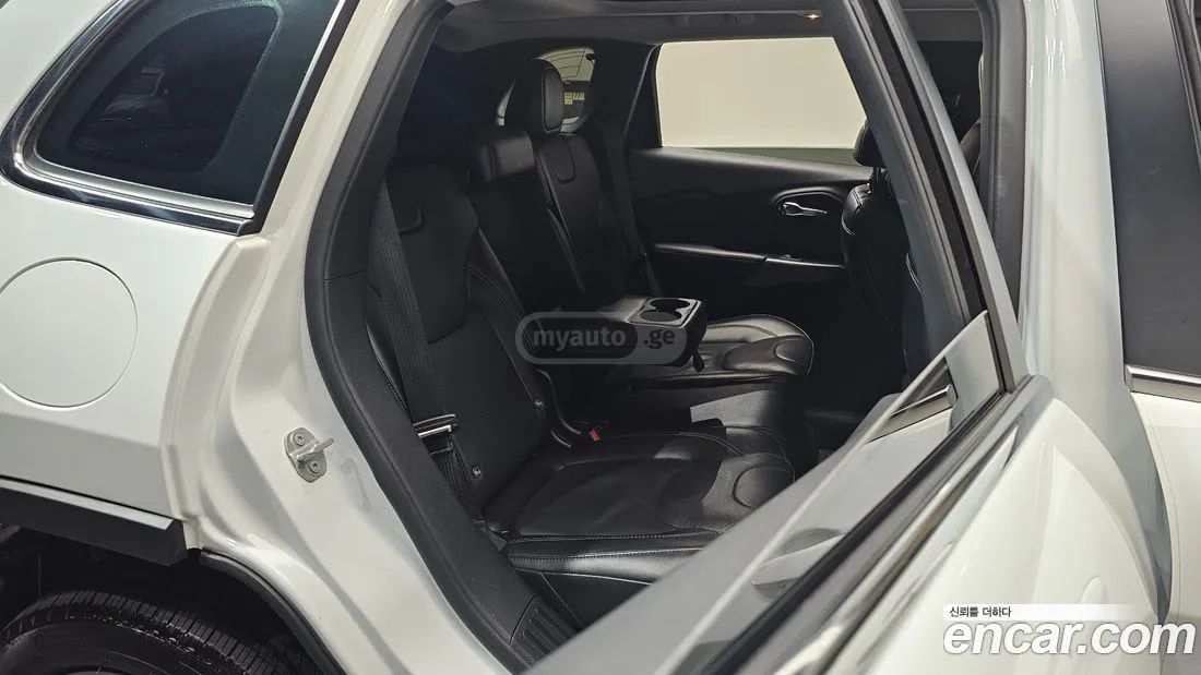 Jeep Cherokee - фото 12