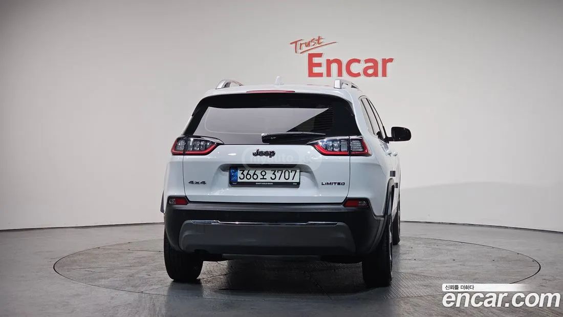 Jeep Cherokee - фото 4