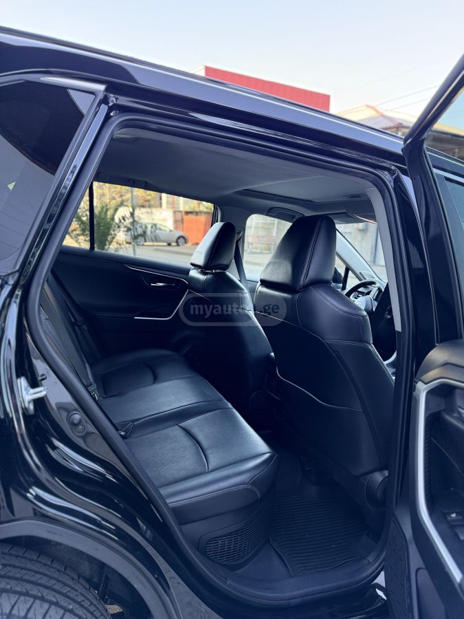 Toyota Rav 4 - фото 8