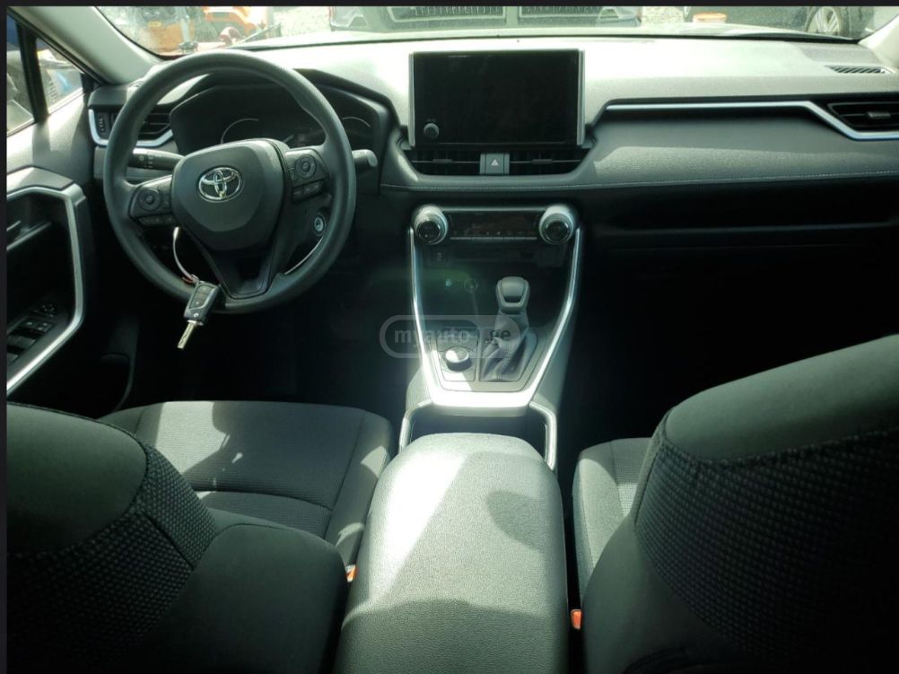 Toyota LE 4dr All-Wheel Drive Automat — миниатюра 5