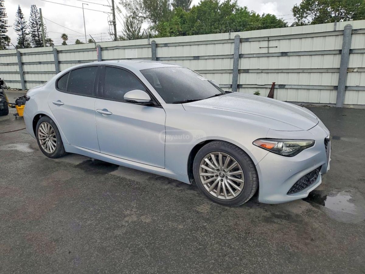 Alfa Romeo Giulia - фото 1