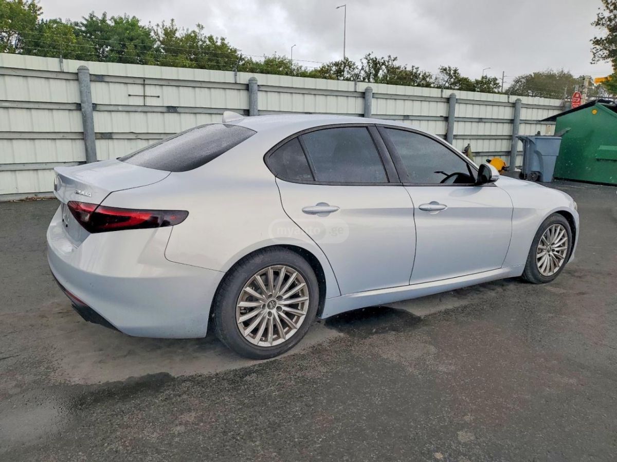 Alfa Romeo Giulia - фото 3