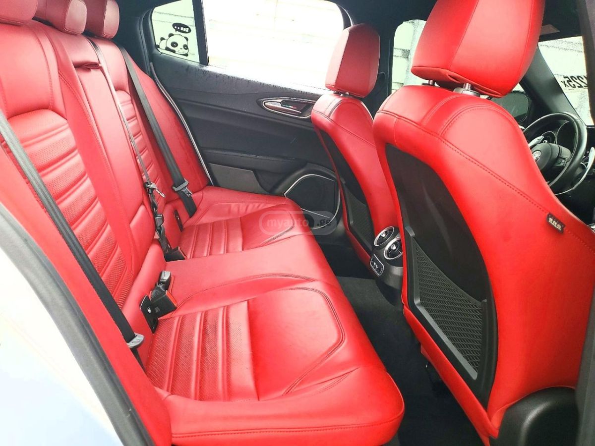 Alfa Romeo Giulia - фото 7