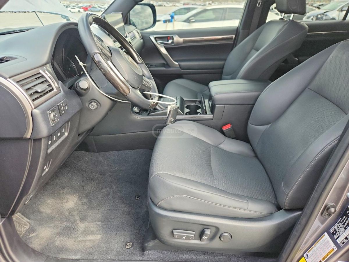 Lexus Luxury 4dr 4x4 Automatic — миниатюра 5