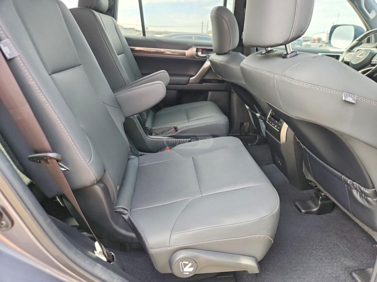 Lexus Luxury 4dr 4x4 Automatic — миниатюра 6