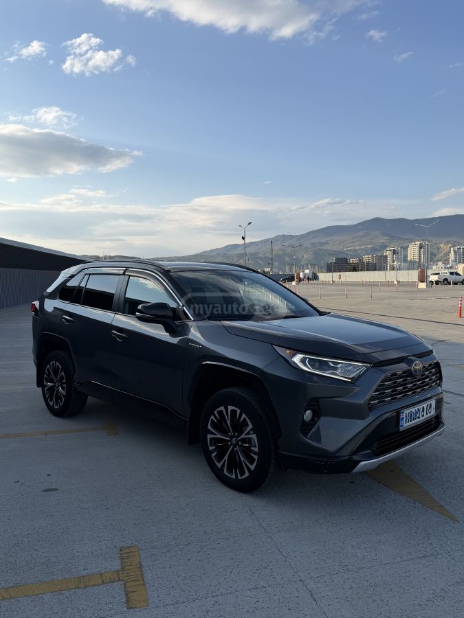 Toyota RAV 4 - фото 1