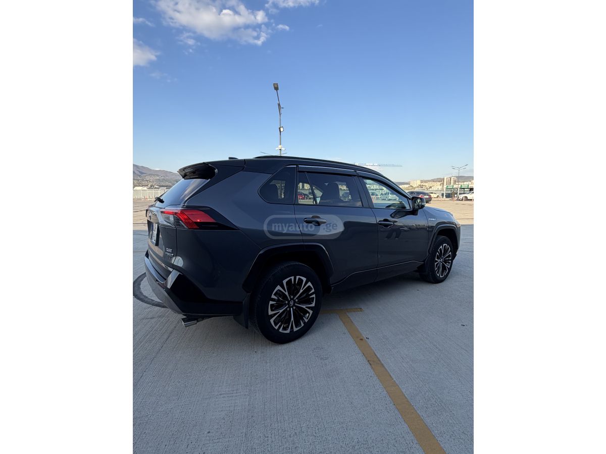 Toyota RAV 4 - фото 4