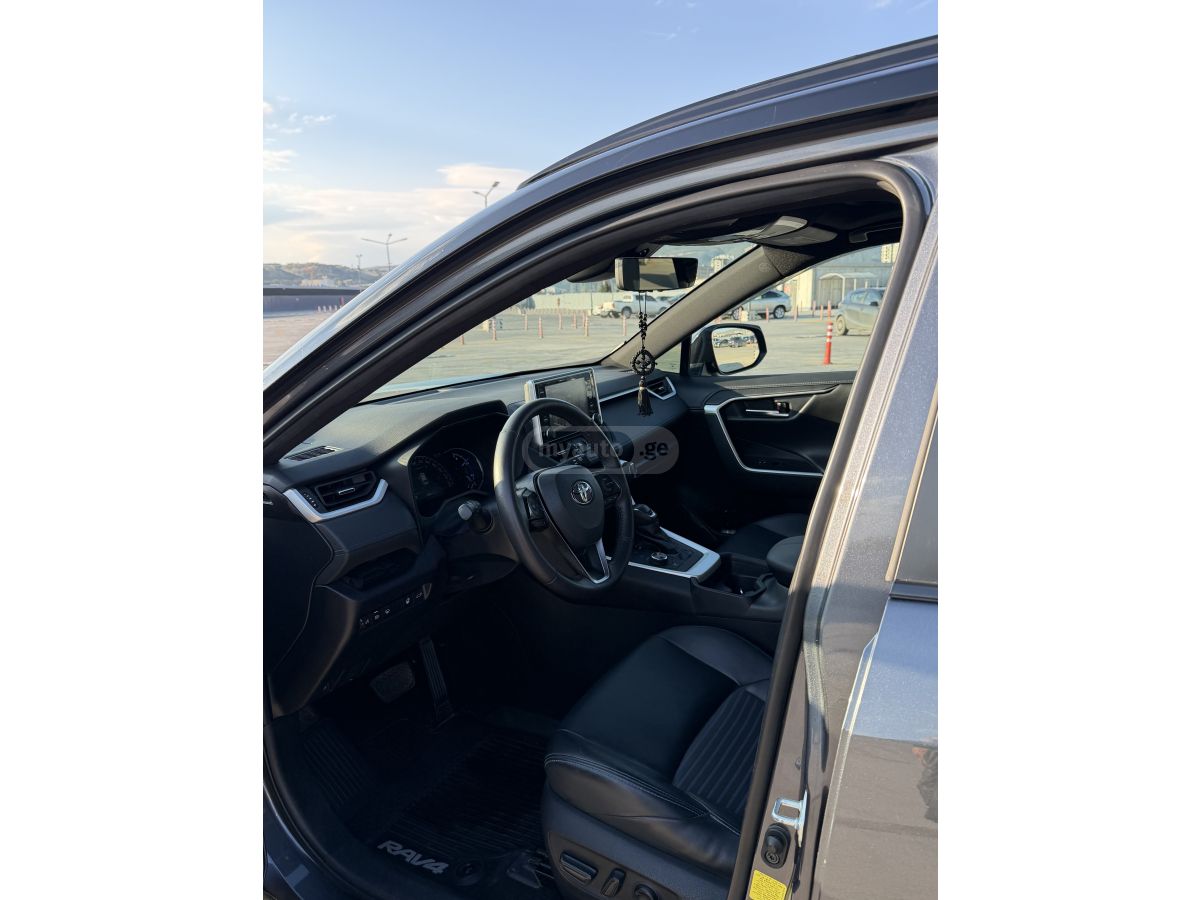 Toyota RAV 4 - фото 8