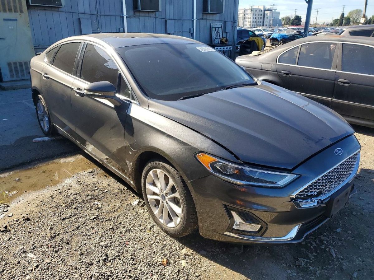 Ford Fusion - фото 4