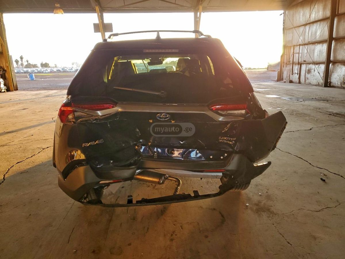 Toyota RAV 4 - фото 6
