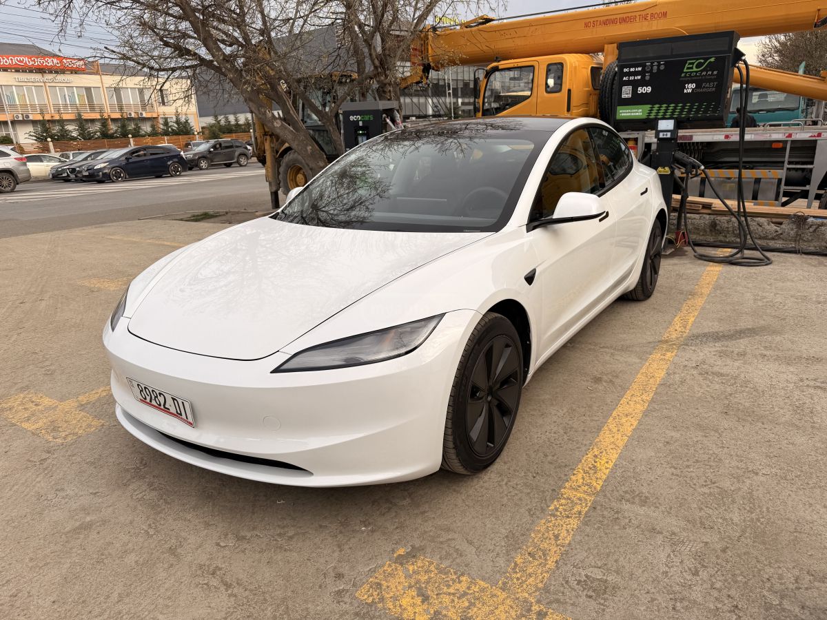 Tesla Model 3 2025 — миниатюра 1