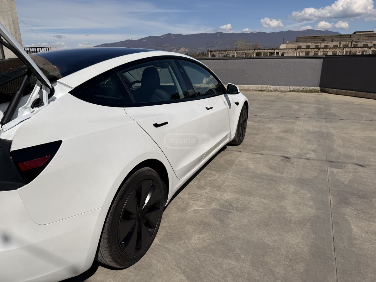 Tesla Model 3 2025 — миниатюра 11