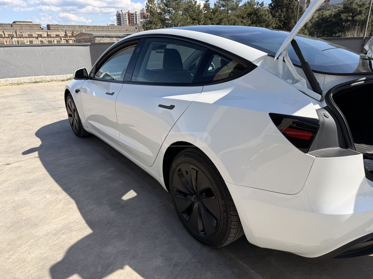 Tesla Model 3 2025 — миниатюра 12