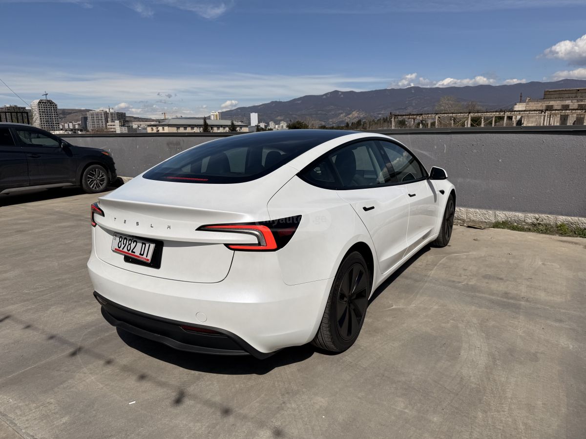 Tesla Model 3 2025 — миниатюра 2