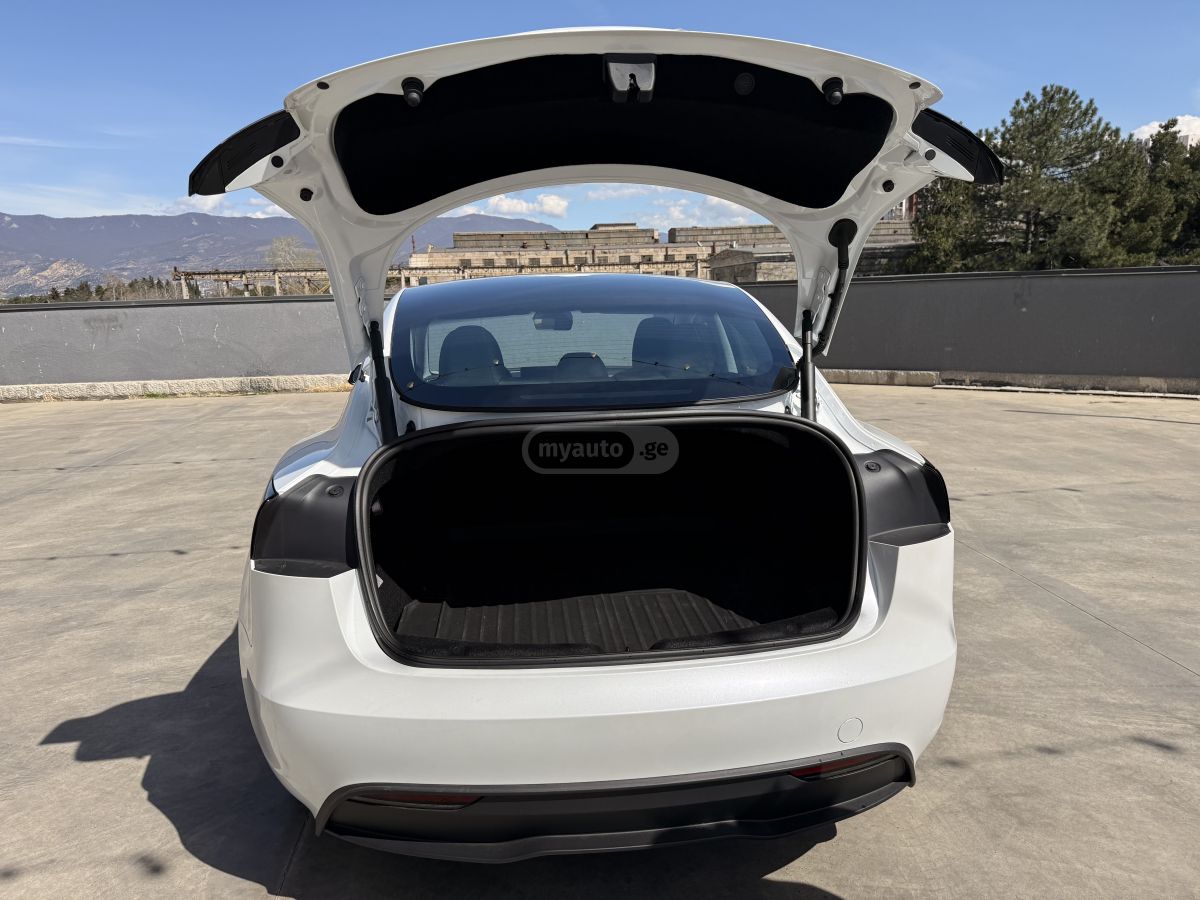 Tesla Model 3 2025 — миниатюра 6