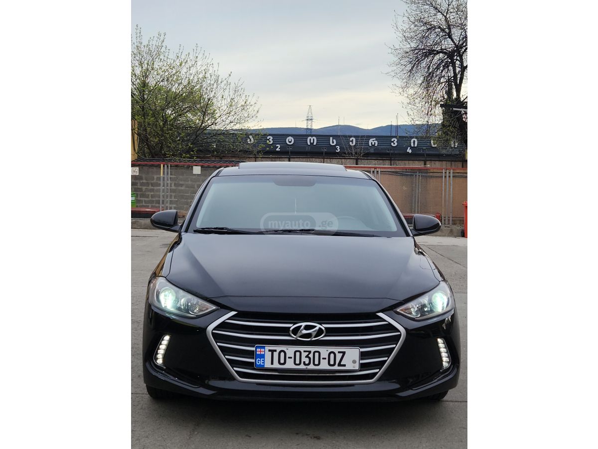 Hyundai Elantra - фото 1